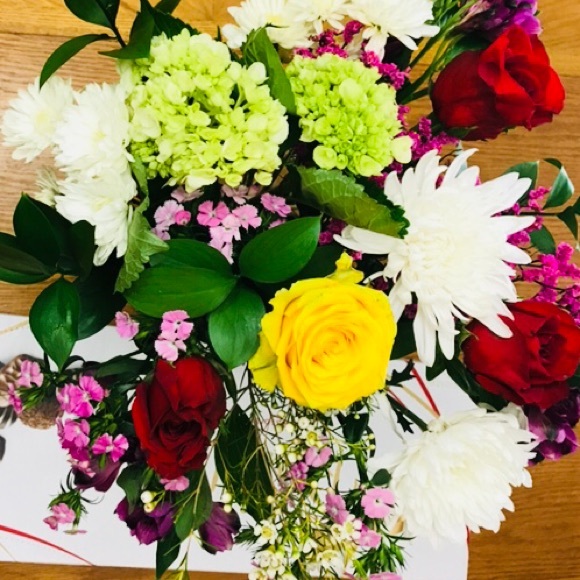 Meet your Posher, Lyn💕 - Picture 2 of 4